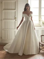 Nicole-Milano-Pronovias-Iriscent-1